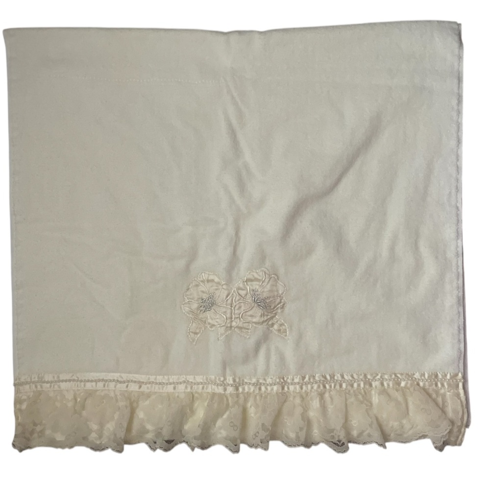Avanti 1978 vintage towel very light yellow